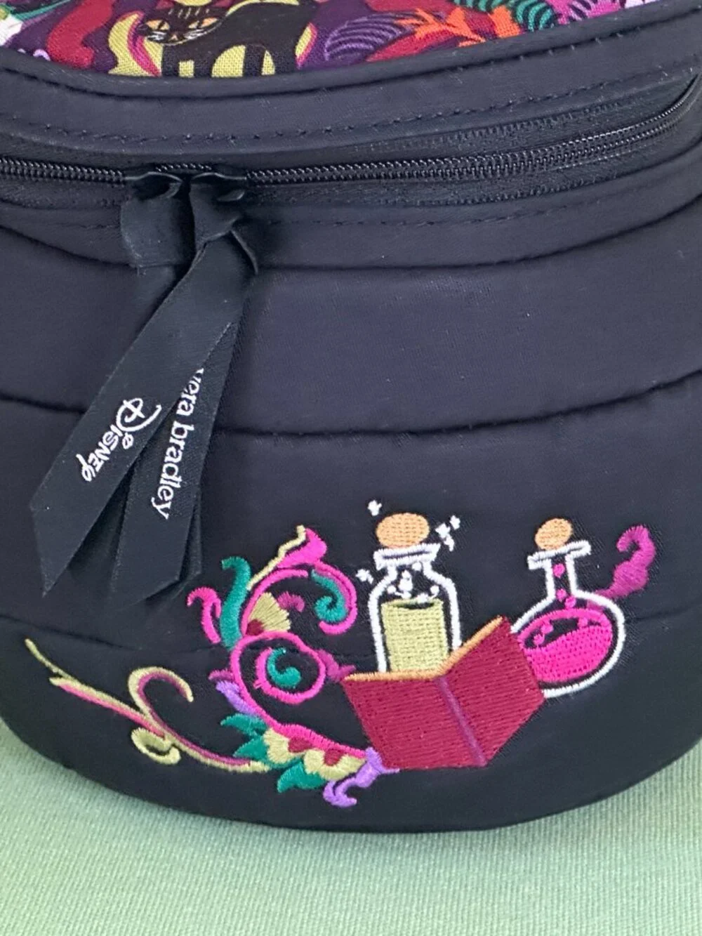 VERA BRADLEY X DISNEY CALDRON COSMETIC CASE:NWT HOCUS POCUS BLOOMS AND BROOMS